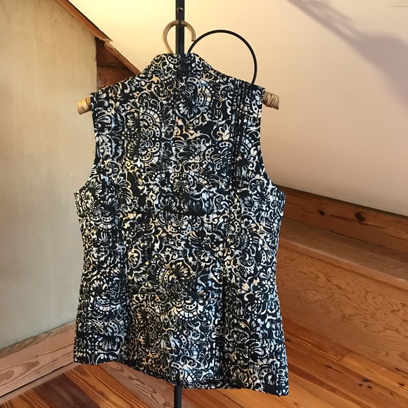 Weekends by Chico’s Black and Pastel Quilted Vest with Pockets, EUC, 1/M/L - Picture 2 of 13